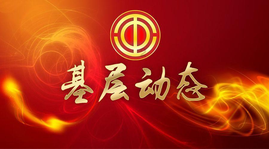 小孩子玩火点燃大片草坪,家长不以为意,小伙制止反被怼:滚开点